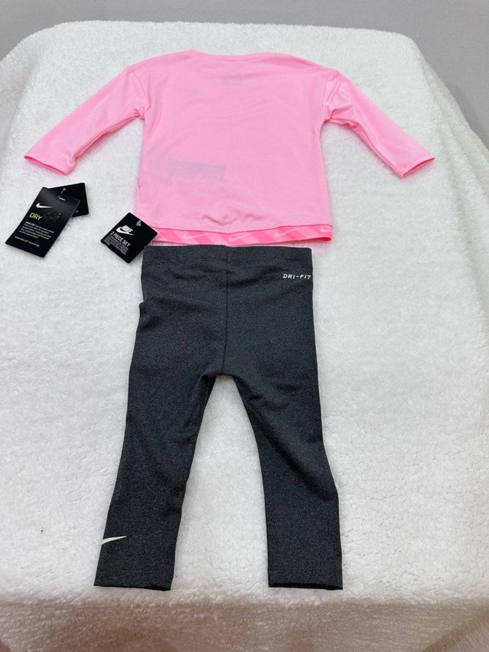 Girl’s Nike Legging Set - Picture 3 of 7